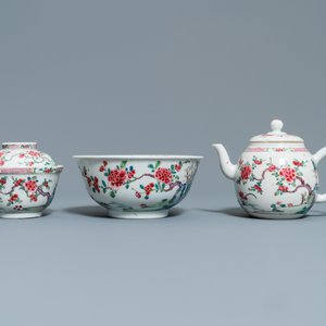 A Chinese famille rose 27-piece tea service with landscape design, Yongzheng/Qianlong — photo 30
