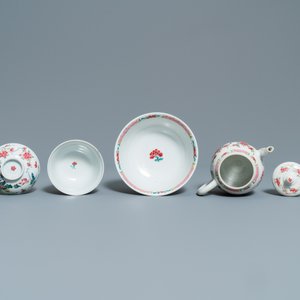A Chinese famille rose 27-piece tea service with landscape design, Yongzheng/Qianlong — photo 32