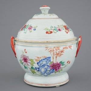 A Chinese famille rose 39-piece service with a tureen on stand, Qianlong, 18th C. — photo 8