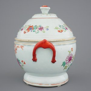 A Chinese famille rose 39-piece service with a tureen on stand, Qianlong, 18th C. — photo 9