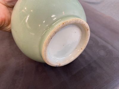 A Chinese famille rose, a flambé-glazed and a blue and white celadon-ground vase, 19/20th C. — 照片 19