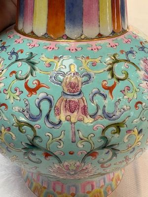 A Chinese famille rose altar vase with 'bajixiang' design, 'benbahu', Qianlong mark, 20th C. — photo 13