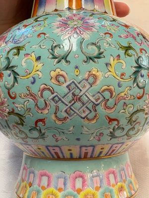 A Chinese famille rose altar vase with 'bajixiang' design, 'benbahu', Qianlong mark, 20th C. — photo 14