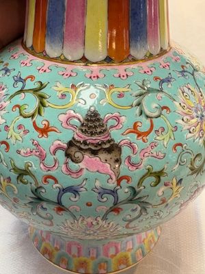 A Chinese famille rose altar vase with 'bajixiang' design, 'benbahu', Qianlong mark, 20th C. — photo 15