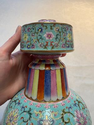 A Chinese famille rose altar vase with 'bajixiang' design, 'benbahu', Qianlong mark, 20th C. — photo 6