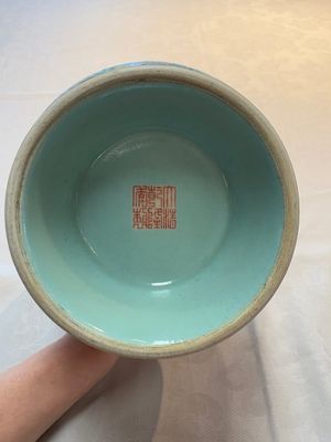 A Chinese famille rose altar vase with 'bajixiang' design, 'benbahu', Qianlong mark, 20th C. — photo 7