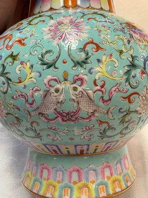 A Chinese famille rose altar vase with 'bajixiang' design, 'benbahu', Qianlong mark, 20th C. — photo 10