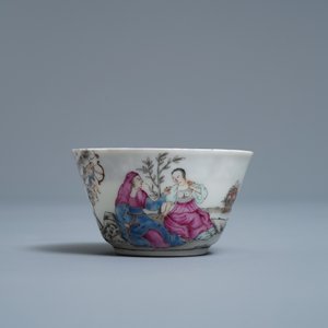 A Chinese famille rose 'amorous couple' cup and saucer, Qianlong — 照片 4