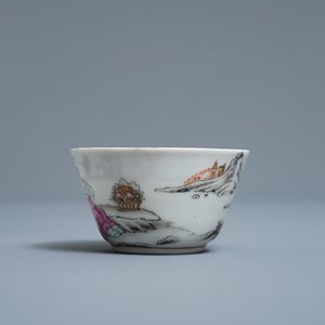 A Chinese famille rose 'amorous couple' cup and saucer, Qianlong — 照片 7