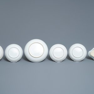 A Chinese famille rose and gilt Meissen-style 17-piece tea service, Qianlong — photo 3