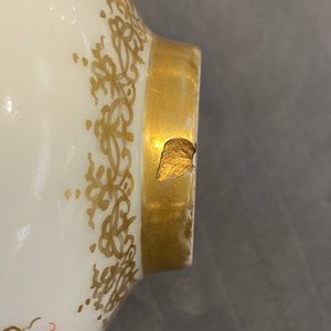 A Chinese famille rose and gilt Meissen-style tea caddy and milk jug, Qianlong — photo 9