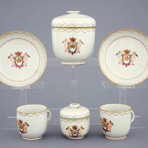 A Chinese famille rose and gilt part tea service with cherubs, Qianlong, 18th C. — photo 1