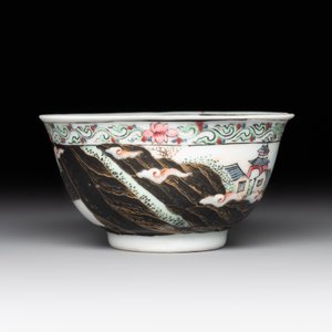 A Chinese famille rose and grisaille 'mountainous landscape' cup and saucer, Yongzheng — photo 7