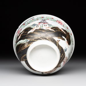 A Chinese famille rose and grisaille 'mountainous landscape' cup and saucer, Yongzheng — photo 9