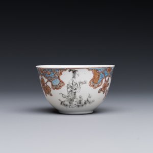 A Chinese famille rose and grisaille 'Xiwangmu receiving a peach' cup and saucer, Yongzheng — 照片 5