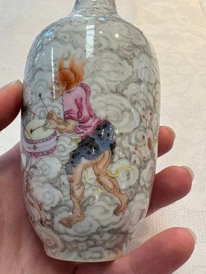 A Chinese famille rose and grisaille 'Zhongkui' vase, Daoguang mark, 20th C. — 照片 12