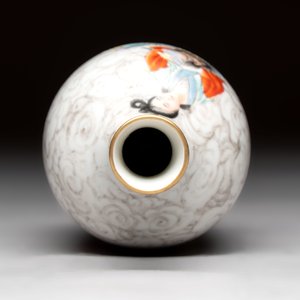 A Chinese famille rose and grisaille 'Zhongkui' vase, Daoguang mark, 20th C. — 照片 5