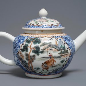 A Chinese famille rose and overglaze blue teapot and cover, Yongzheng — photo 3