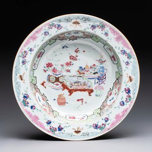 A Chinese famille rose 'antiquities' basin, Yongzheng/Qianlong — foto 1
