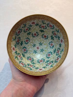 A Chinese famille rose 'antiquities' bowl, Tongzhi mark, 20th C. — photo 5