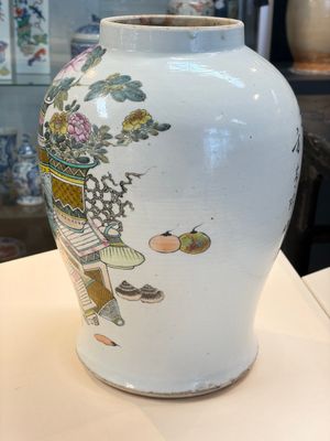 A Chinese famille rose 'Antiquities' dish, Tongzhi mark, 19/20th C. — foto 17