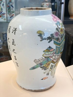 A Chinese famille rose 'Antiquities' dish, Tongzhi mark, 19/20th C. — foto 19