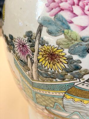 A Chinese famille rose 'Antiquities' dish, Tongzhi mark, 19/20th C. — foto 23