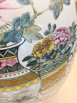 A Chinese famille rose 'Antiquities' dish, Tongzhi mark, 19/20th C. — foto 24