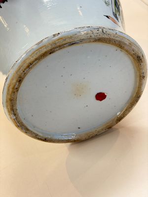 A Chinese famille rose 'Antiquities' dish, Tongzhi mark, 19/20th C. — foto 29