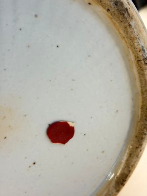 A Chinese famille rose 'Antiquities' dish, Tongzhi mark, 19/20th C. — foto 30