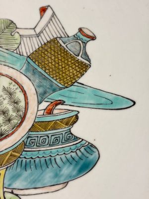 A Chinese famille rose 'Antiquities' dish, Tongzhi mark, 19/20th C. — foto 8