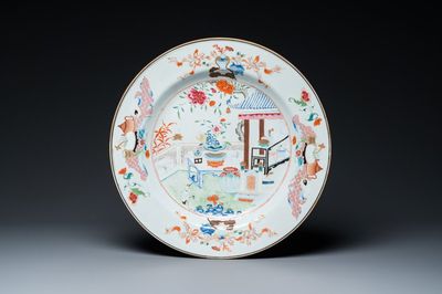 A Chinese famille rose 'antiquities' dish, Yongzheng/Qianlong