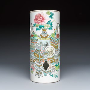 A Chinese famille rose 'Antiquities' hat stand, a pair of vases and an iron-red-decorated covered vase — photo 16