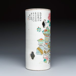 A Chinese famille rose 'Antiquities' hat stand, a pair of vases and an iron-red-decorated covered vase — photo 19