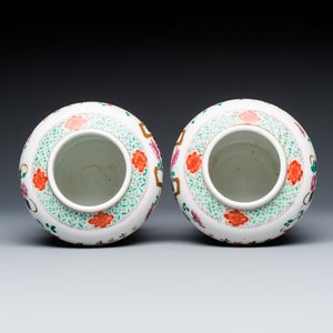 A Chinese famille rose 'Antiquities' hat stand, a pair of vases and an iron-red-decorated covered vase — photo 6