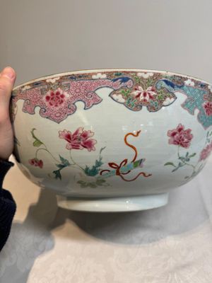 A Chinese famille rose 'antiquities' punch bowl, Qianlong — photo 16