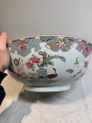 A Chinese famille rose 'antiquities' punch bowl, Qianlong — photo 17