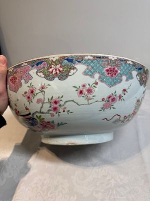 A Chinese famille rose 'antiquities' punch bowl, Qianlong — photo 20
