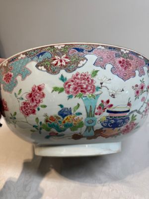 A Chinese famille rose 'antiquities' punch bowl, Qianlong — photo 21