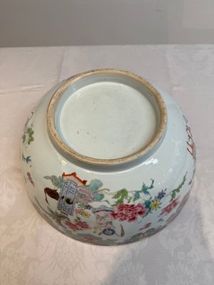 A Chinese famille rose 'antiquities' punch bowl, Qianlong — photo 22