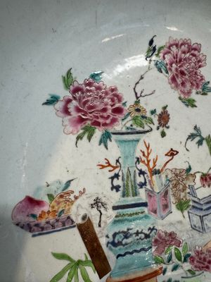 A Chinese famille rose 'antiquities' punch bowl, Qianlong — photo 4