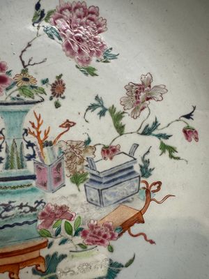 A Chinese famille rose 'antiquities' punch bowl, Qianlong — photo 5