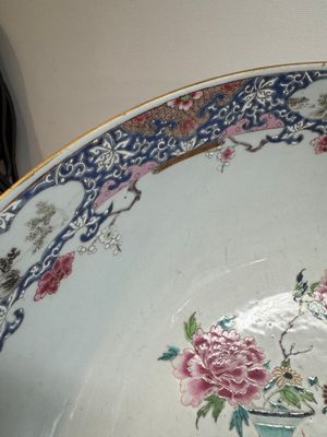 A Chinese famille rose 'antiquities' punch bowl, Qianlong — photo 6
