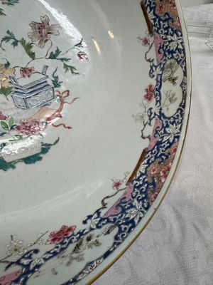 A Chinese famille rose 'antiquities' punch bowl, Qianlong — photo 10