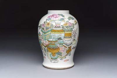 A Chinese famille rose 'Antiquities' vase, 19/20th C.