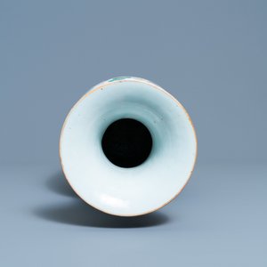 A Chinese famille rose 'antiquities' vase, 19th C. — 照片 5