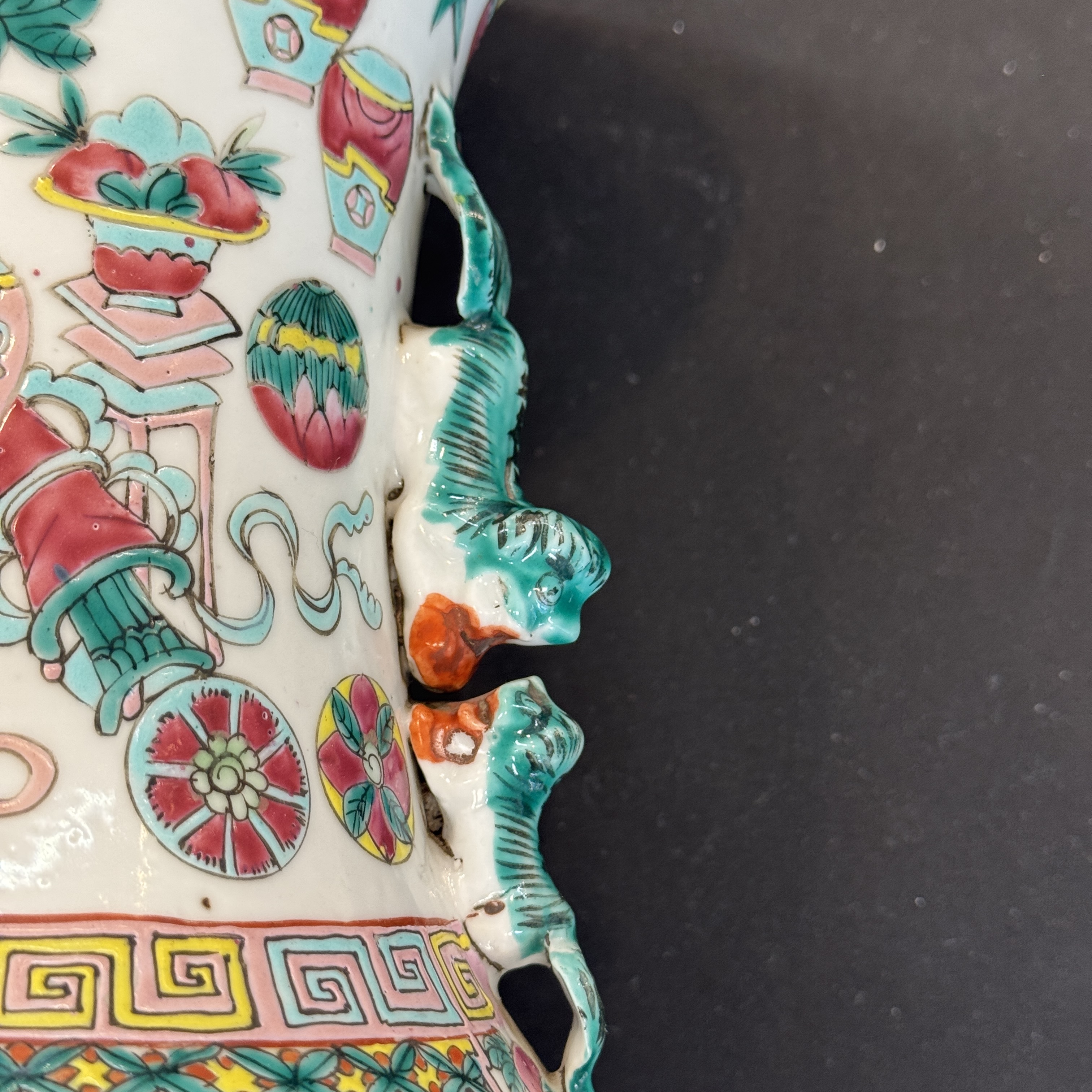 A Chinese famille rose 'Antiquities' vase and a jar — photo 14