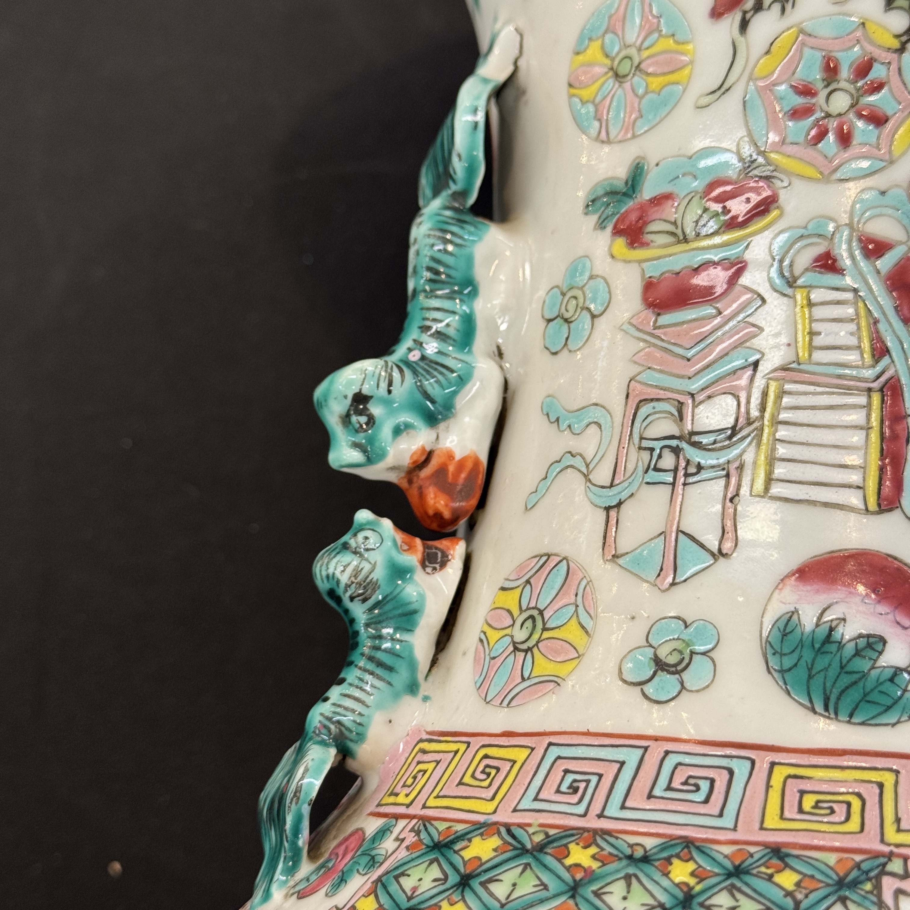 A Chinese famille rose 'Antiquities' vase and a jar — photo 15