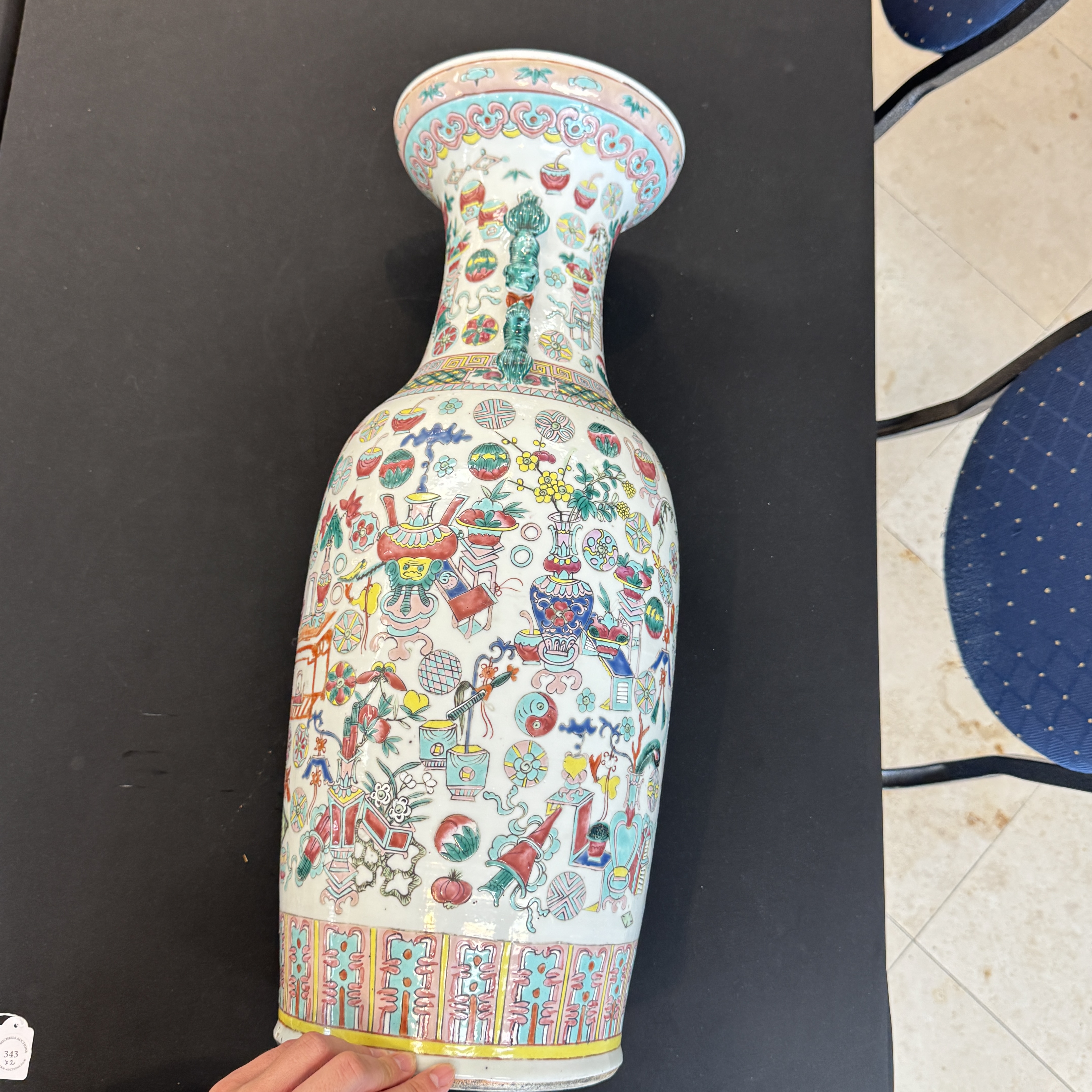 A Chinese famille rose 'Antiquities' vase and a jar — photo 16