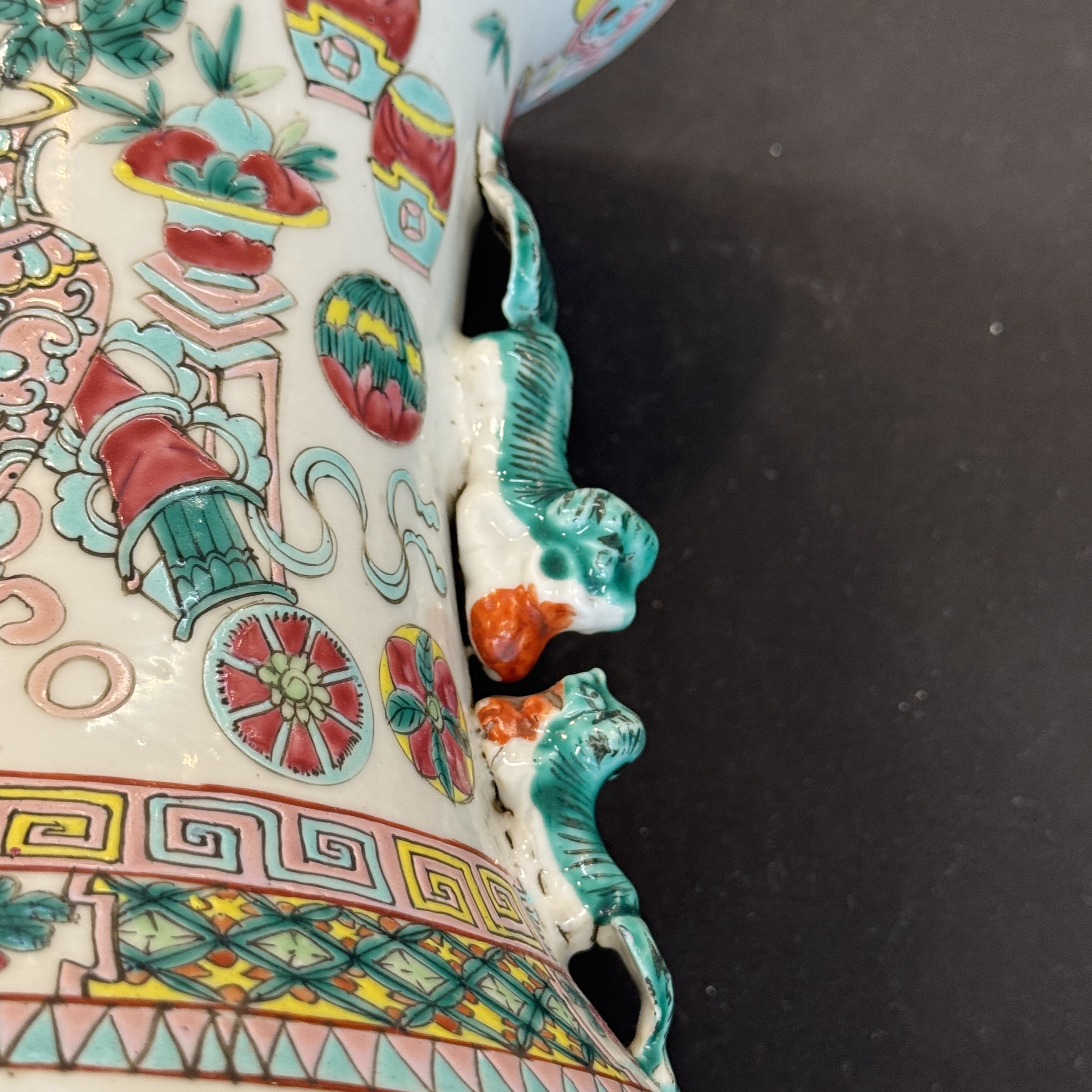 A Chinese famille rose 'Antiquities' vase and a jar — photo 18
